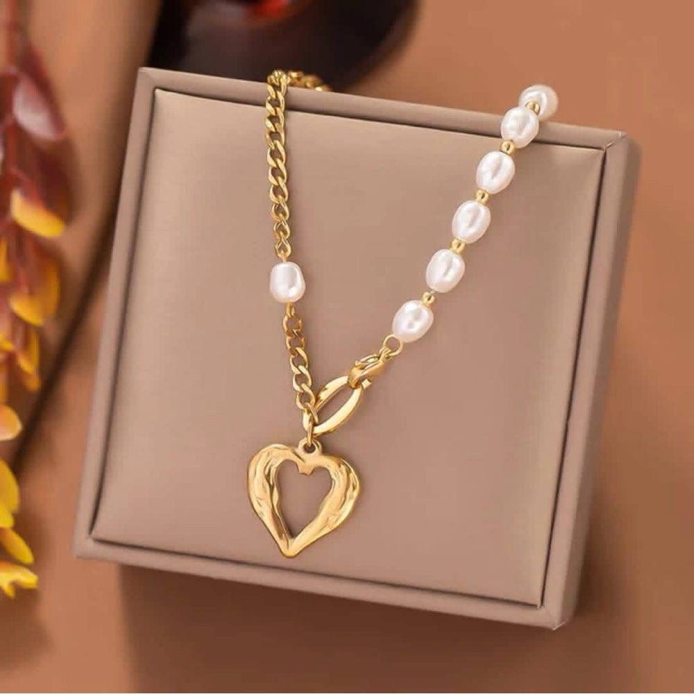 Planet Gold Gold Heart Pendant Necklace with White Pearls